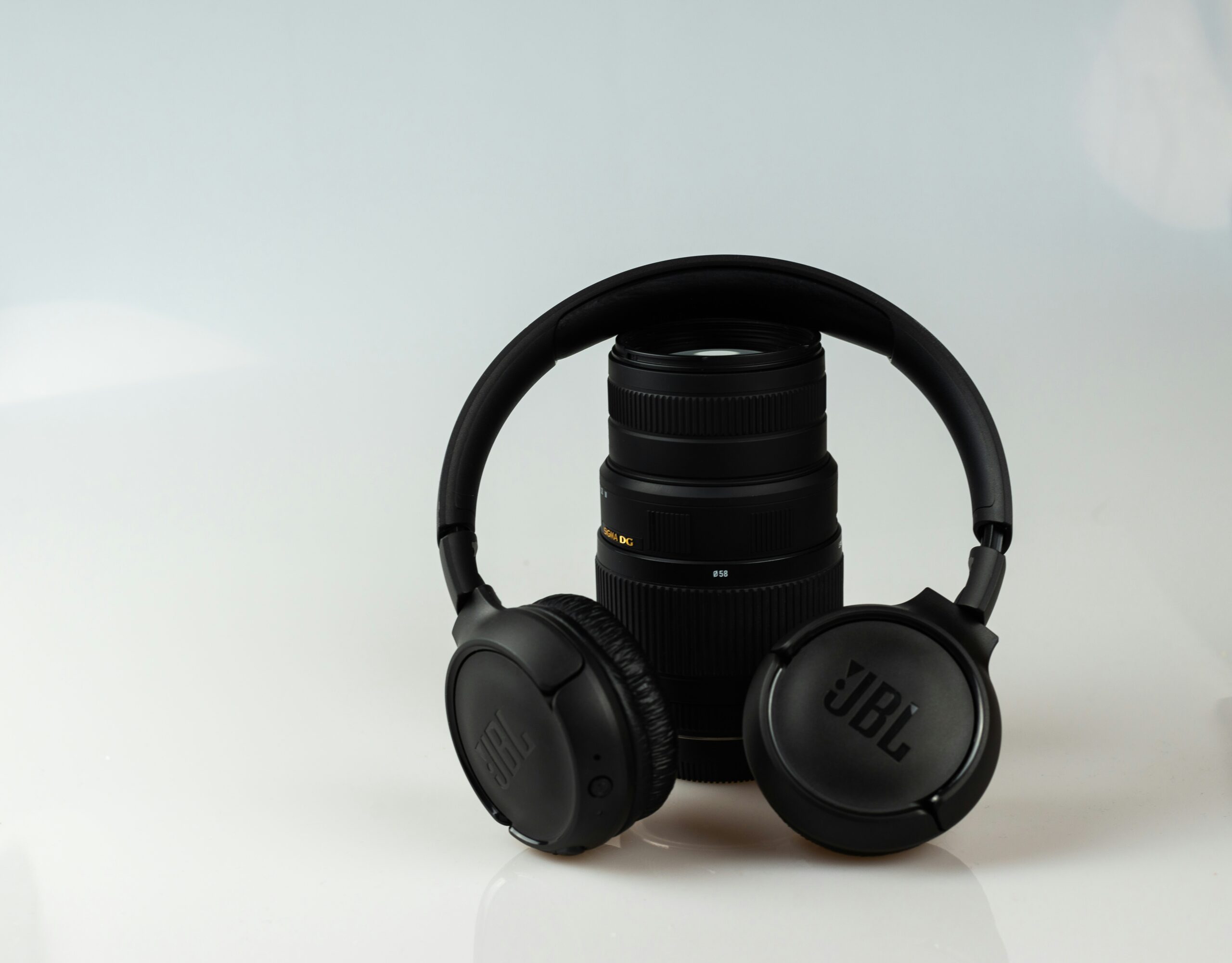 Black wireless headphones-dhunx